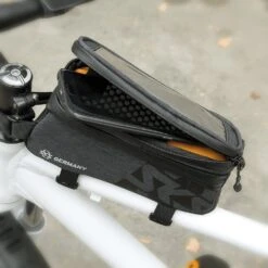 SKS Oberrohrtasche Traveller Smart Mit Abnehmbarem Smartphonefach 8 SKS Oberrohrtasche Traveller Smart Mit Abnehmbarem Smartphonefach -BikeHub Verkäufe SKS Oberrohrtasche Traveller Smart schwarz 11516 4002556897406 c